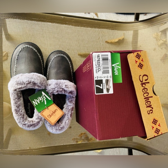 Skechers Shoes - NWT🦊Fur Sweet Soft & Warm Slippers Women Sz-7(6.5) Inside or Out, So Comfortable